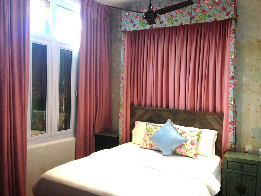 Rabbit Carrot Gun Singapore Room photo